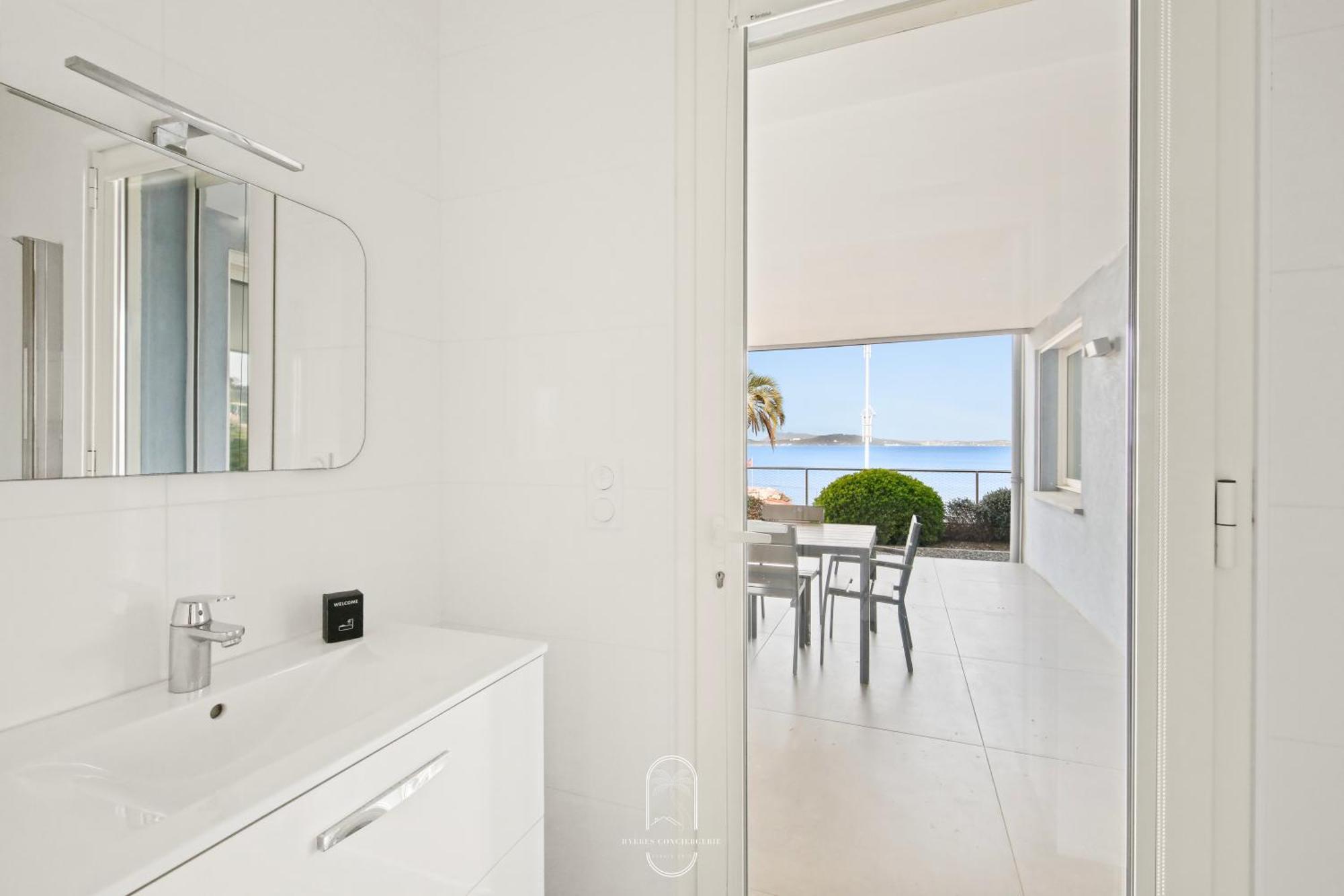 Villa Antoine Appartement Rdj Vue Mer Clim Wifi Parking Plage 50M La Garonne Le Pradet Esterno foto
