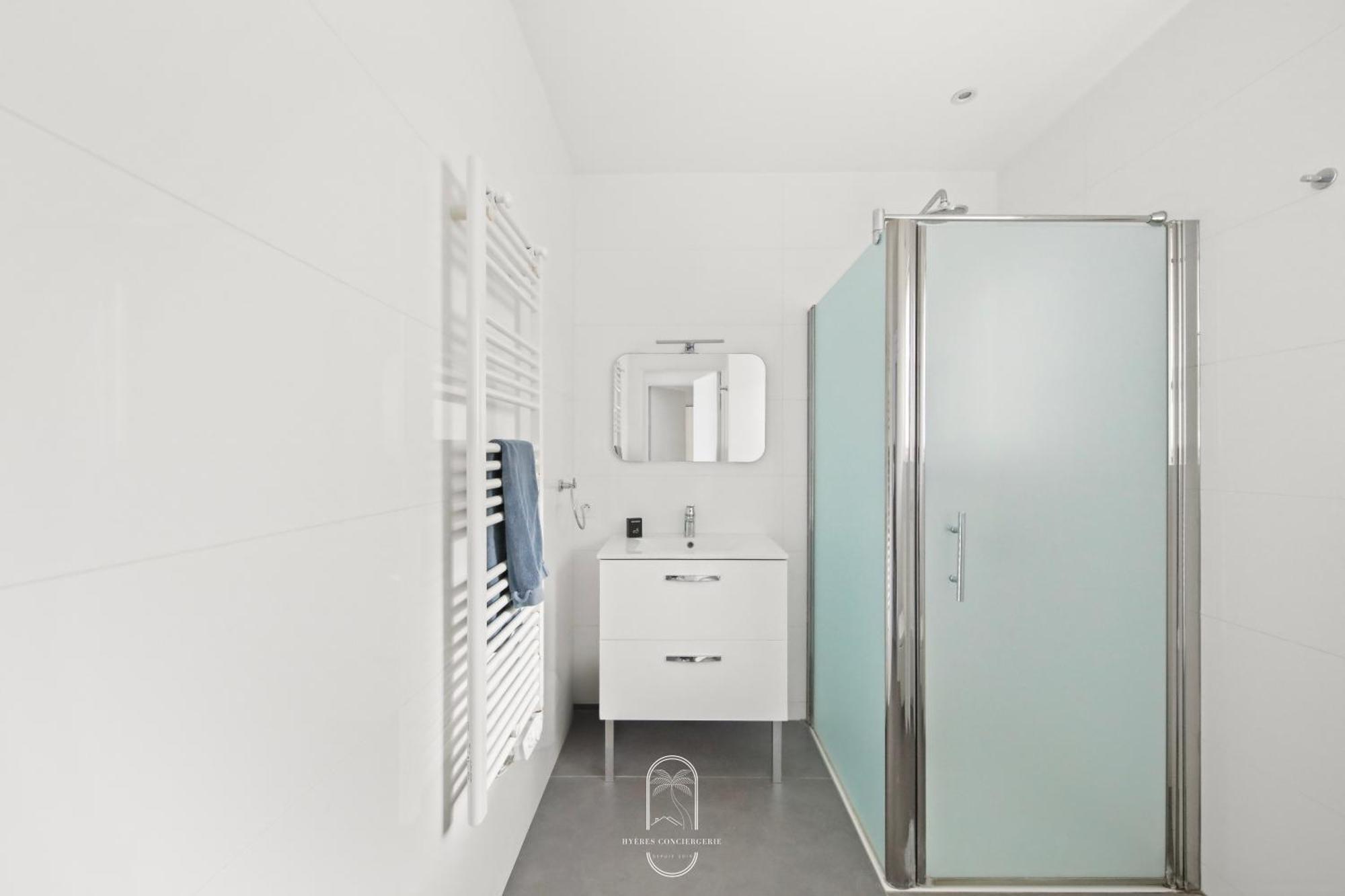 Villa Antoine Appartement Rdj Vue Mer Clim Wifi Parking Plage 50M La Garonne Le Pradet Esterno foto